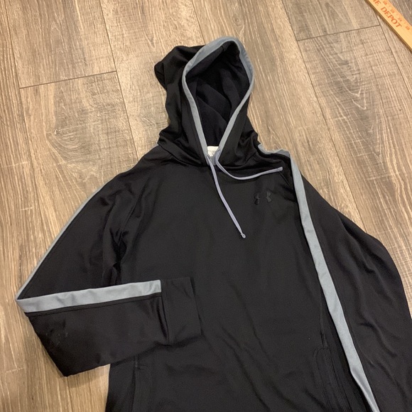 Under Armour woman’s hoodie size M - Picture 3 of 6